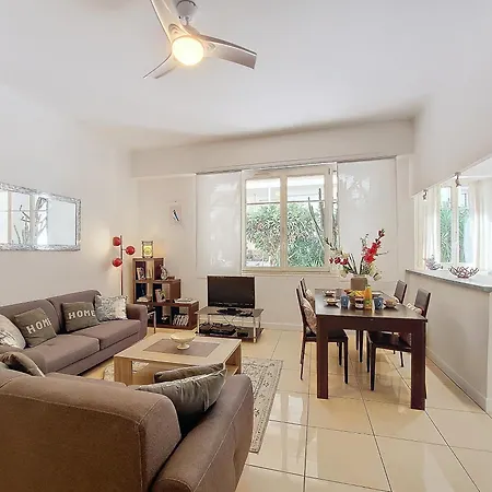 Nestor&jeeves - Square Promenade - - Close Sea