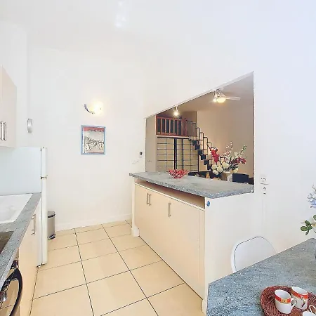 Nestor&jeeves - Square Promenade - - Close Sea